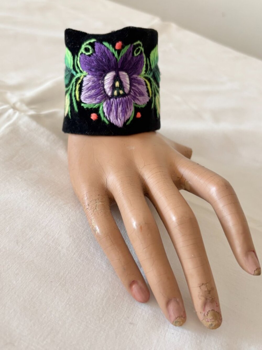 Lowicz Poland Embroidered Floral Folk Cuffs Polish - Picture 6 of 13